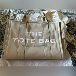Marc Jacobs tote bag.